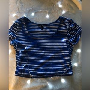 blue and white stripped tee 💙